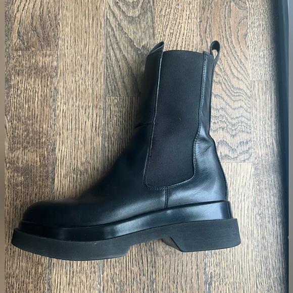 Browns Genuine Leather Black Boots - Picture 5 of 5